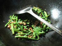 肉末炒带豆的做法步骤8
