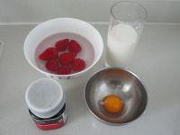 草莓蛋乳汁的做法步骤1