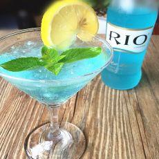 蓝色玛格丽特鸡尾酒