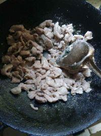 青椒炒猪里脊的做法步骤3