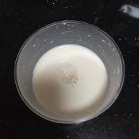 牛奶肠包的做法步骤2