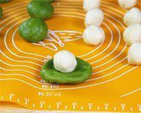 抹茶蛋黄酥的做法步骤7