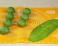 抹茶蛋黄酥的做法步骤8