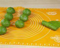 抹茶蛋黄酥的做法步骤9