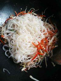 杏鲍豆芽炒扎粉的做法步骤6