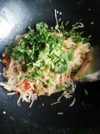 杏鲍豆芽炒扎粉的做法步骤10
