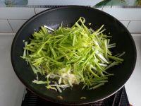 鸡蛋炒蒜苗的做法步骤8