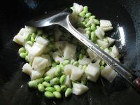 毛豆煮莲藕的做法步骤3
