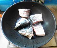 有机酸菜炖鱼的做法步骤3