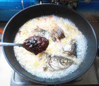 有机酸菜炖鱼的做法步骤10