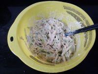 茄丝葱花饼的做法步骤5