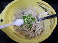 茄丝葱花饼的做法步骤7