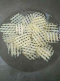 炸薯格的做法步骤2