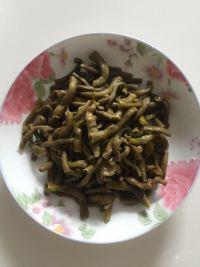 酸豇豆炒鸡胗的做法步骤1