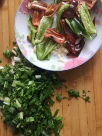 酸豇豆炒鸡胗的做法步骤4