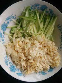 黄瓜拌豆皮的做法步骤4