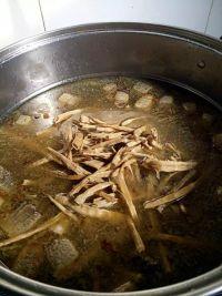 山药大脚菇炖鸡的做法步骤5