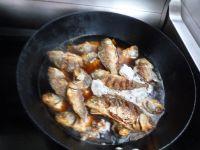 酥鲫鱼的做法步骤15