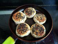 黑笋干肉馅芝麻饼的做法步骤25