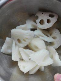 莲藕排骨汤的做法步骤7