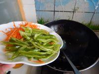 青椒鸡蛋炒乌冬面的做法步骤6