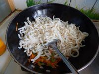 青椒鸡蛋炒乌冬面的做法步骤8